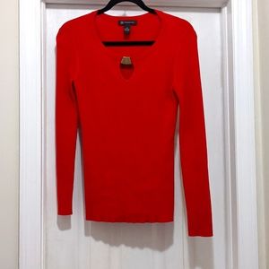 Red ribbed sweater, gold keyhole accent, nwot